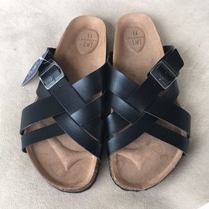 New men’s George crossband sandals.